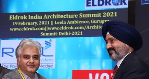 Vikas Sabharwal receiving the honour for ivpartners at the Eldrok India Architecture Summit 2021 in New Delhi
